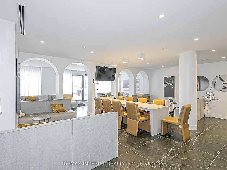 308 Jarvis St #305 — Photo 40