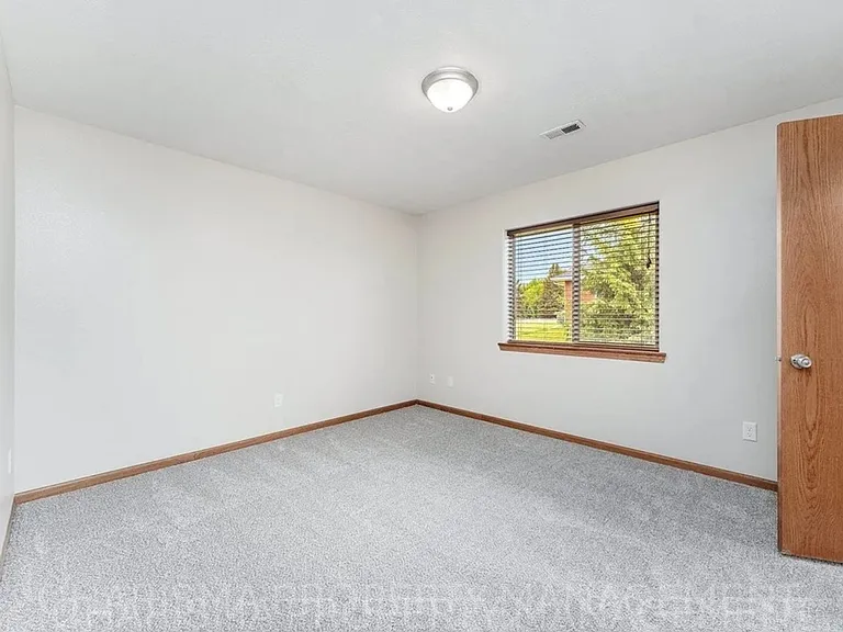350 S 6th St — Photo 22