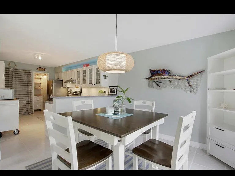 Maplecrest Cir — Photo 6