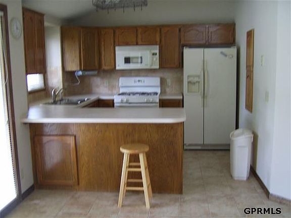 3rd image of 7614 S 136th St
