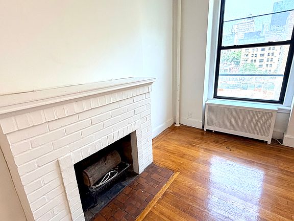 4th image of 258 W 22nd St APT 4A