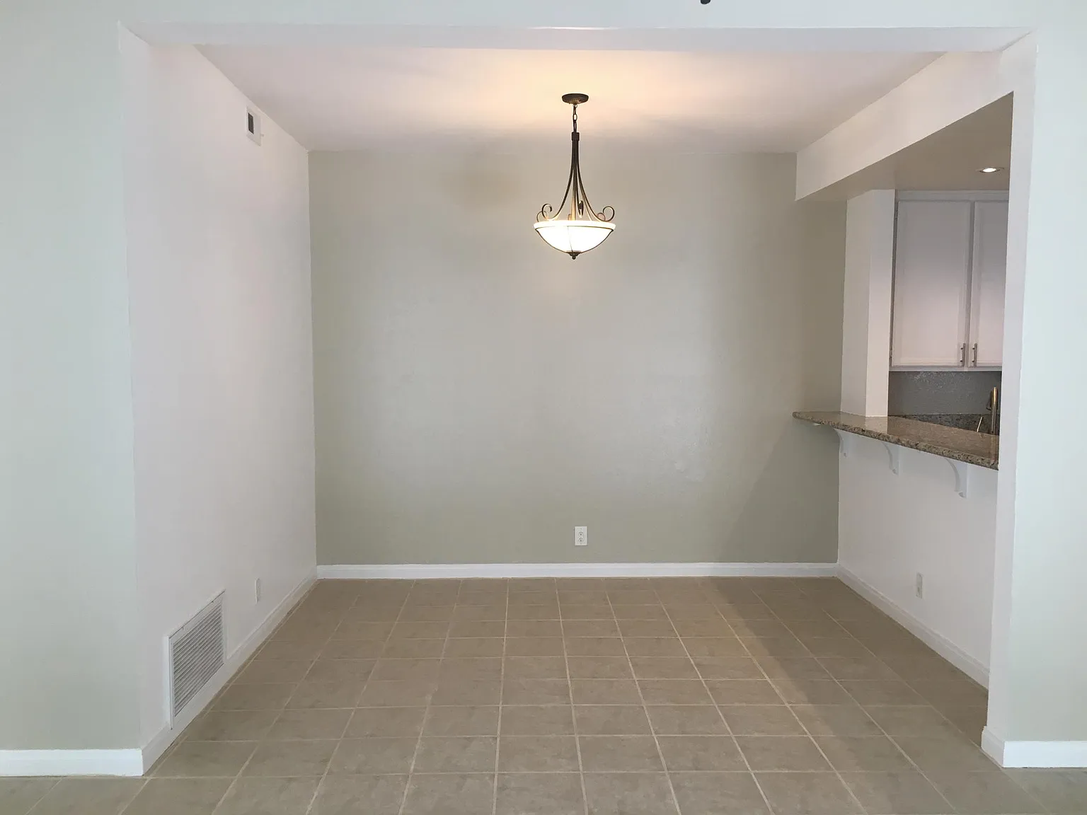 2 bed, 942 sqft, $3,100 — Photo 2