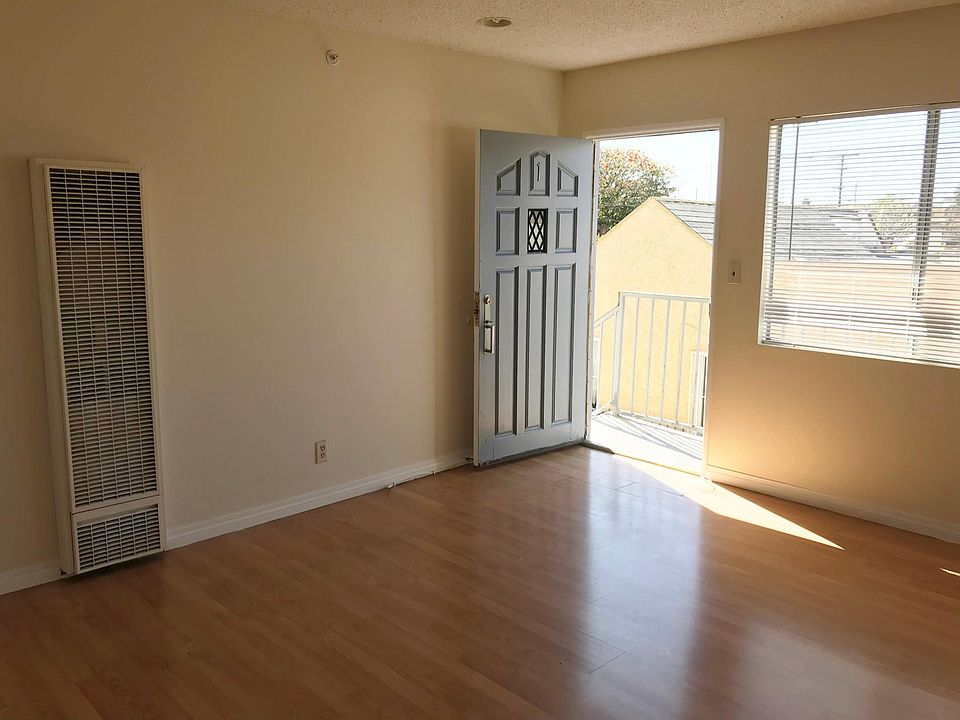 Entrance to living room