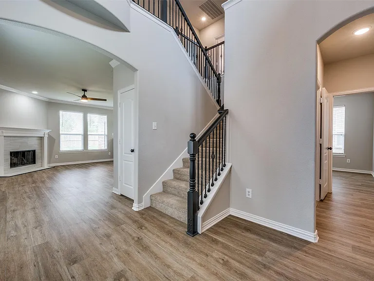 1709 Belton Dr — Photo 4