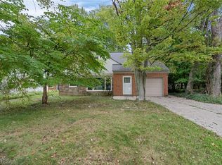 1057 Renfield Rd, Cleveland Heights, OH 44121