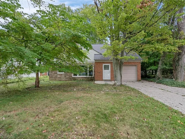 1057 Renfield Rd, Cleveland Heights, OH 44121