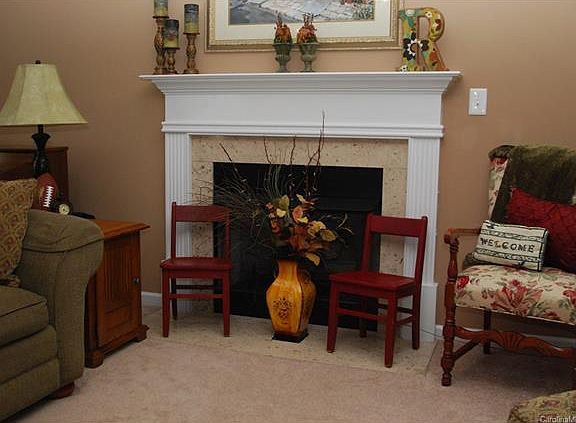 5th image of 4033 Hereford Ln
