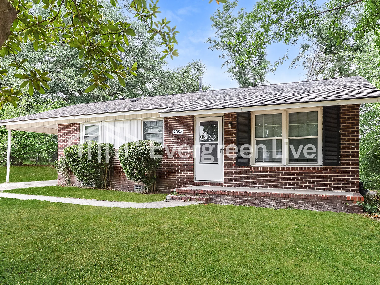 3 bed, 1.5 bath, 1015 sqft, $1,295 — Photo 2