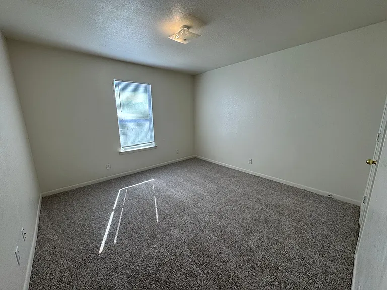 1003 Circle M Dr — Photo 7
