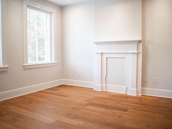 5th image of 2101 E Franklin St Unit D