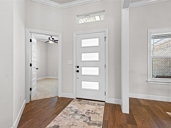 4th image of 1208 Peel Ln