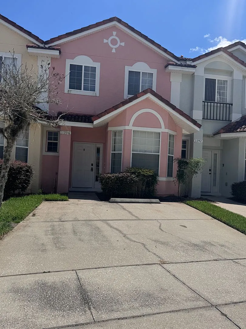 Beautiful 3 BD / 2.5 BA Townhome — Photo 1