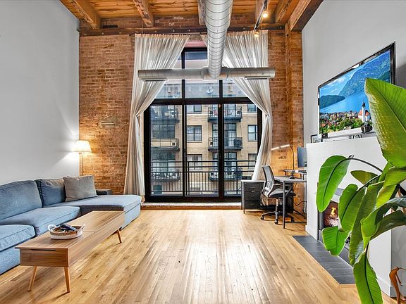 4th image of 1918 S Michigan Ave APT 207