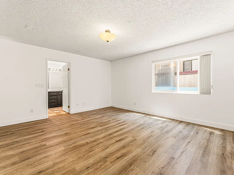 345 N Kenwood St #106 — Photo 6