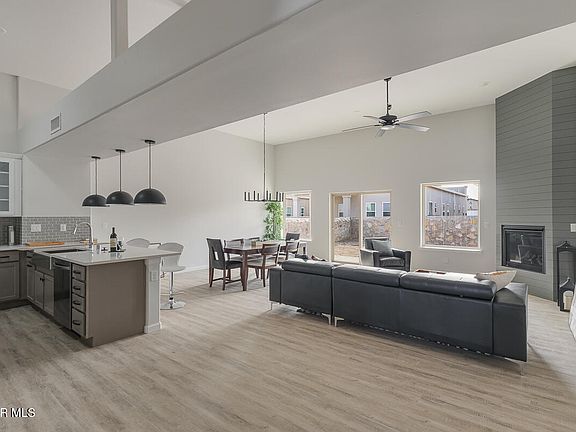 2nd image of 960 Louisiana Downs Ave