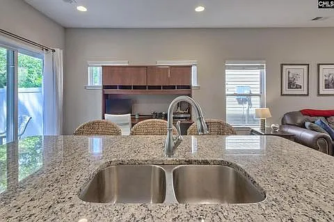 4 bed, 3.5 bath, 1500 sqft, $3,400 — Photo 2