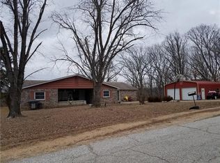 231 Midway Rd, Eldon, MO 65026