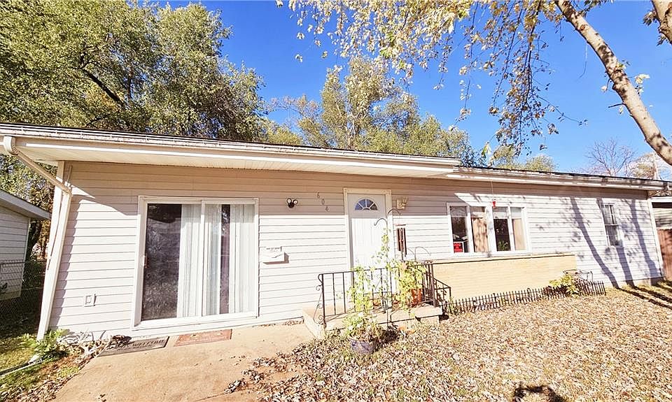1st image of 604 Circle Dr