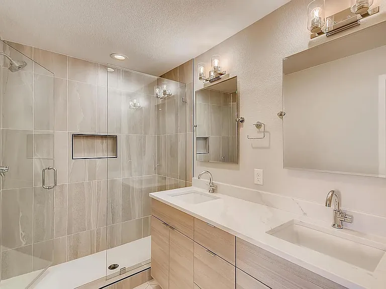 3155 N Saint Paul St — Photo 13