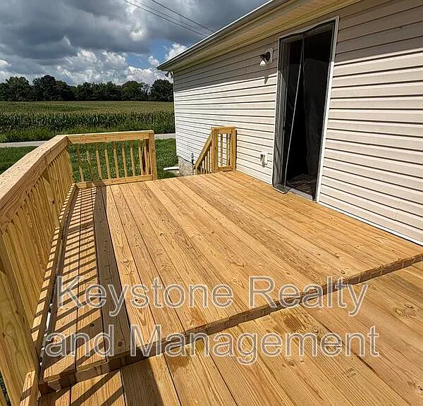 163 W Oak St — Photo 2