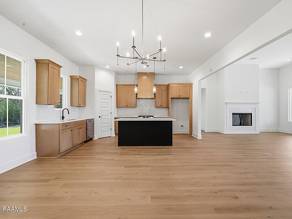 5th image of 111 Stapleton Dr