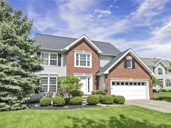 388 Cascade Ct, Avon Lake, OH 44012
