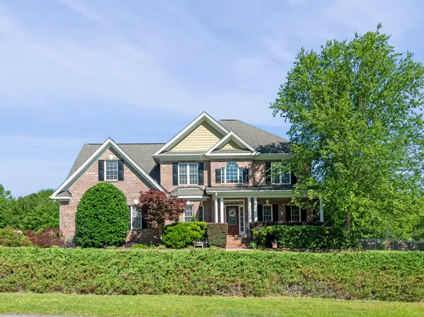 561 Kintyre Dr, Clayton, NC 27520
