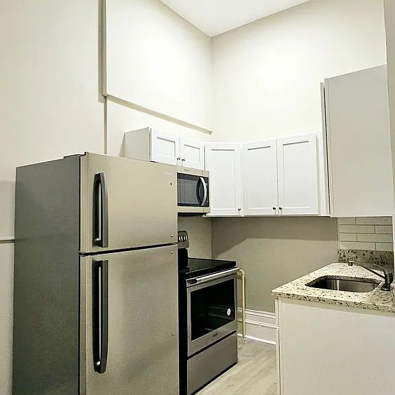 218 W Monument St — Photo 4