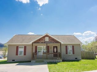 160 W Newberry Dr, Fletcher, NC 28732