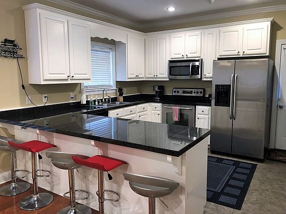 4th image of 401 Bickerstaff Ln Unit 2