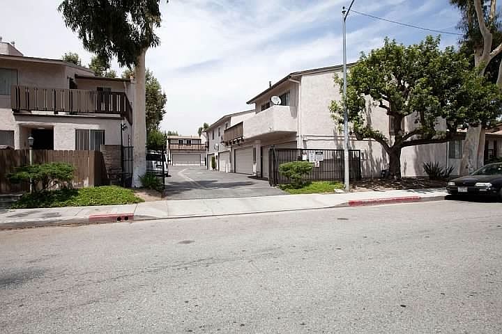 1st image of 829 E Acacia Ave APT B