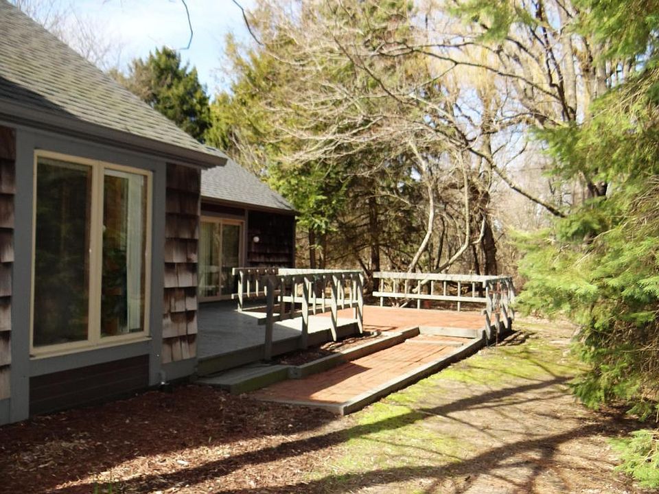 2nd image of 77 Woodfield Ct
