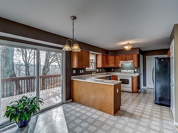 5th image of 3049 Wolf Creek Way