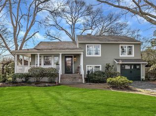 30 Evelyn Rd, West Islip, NY 11795