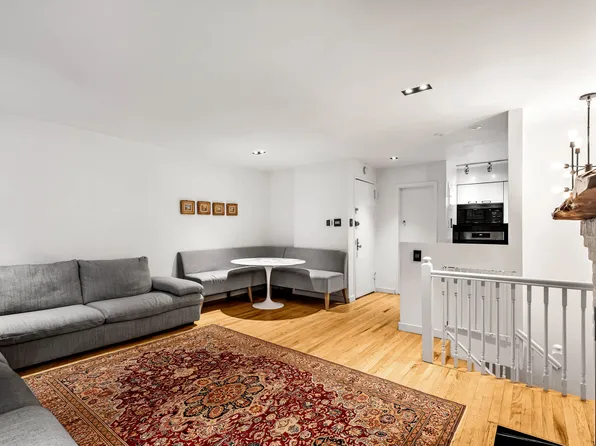314 East 50th Street 1E image 2 of 10
