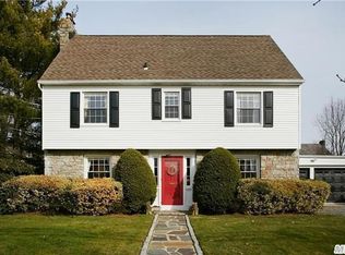 17 Hamilton St, Rockville Centre, NY 11570