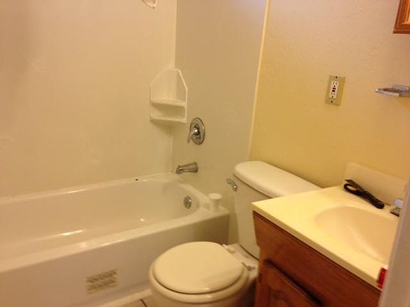 4th image of 427 S Hinkley Ave