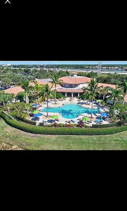 PGA club  house pool 