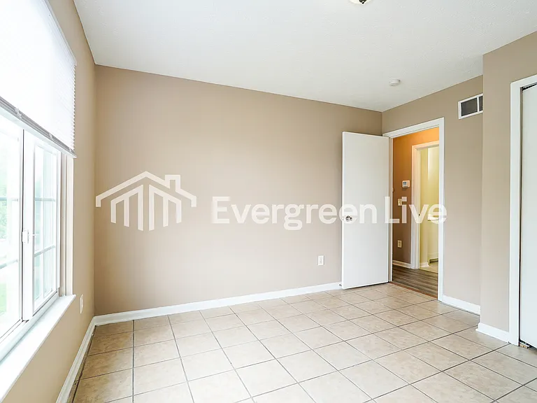 2795 Raphael Dr — Photo 8