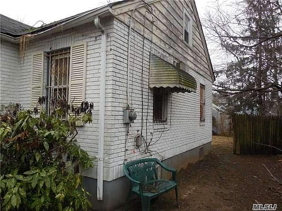 2nd image of 120 E Pennywood Ave