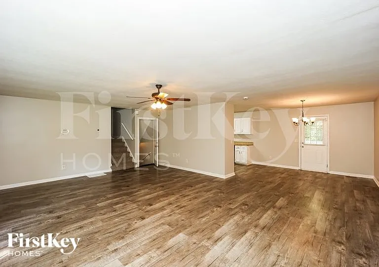 420 Freestone Dr — Photo 4