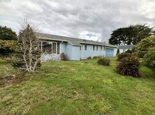 335 9th St SE, Bandon, OR 97411