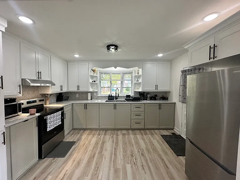 220 N Monroe St — Photo 6