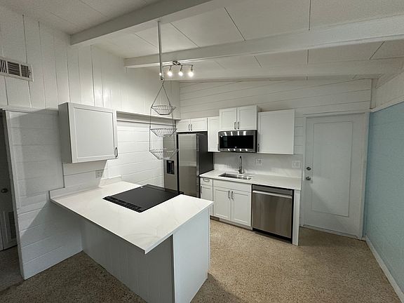 2nd image of 2223 Bay St #1