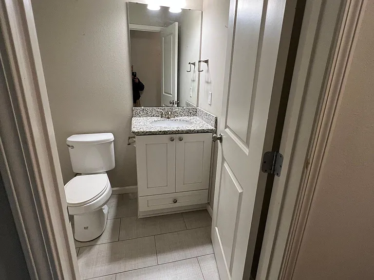 13712 Fox Hill Dr — Photo 37
