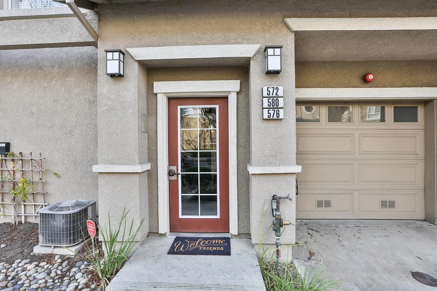 580 King George Ave photo 1