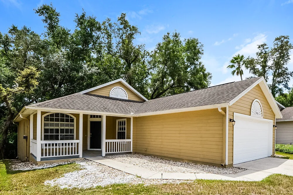 3 bed, 2.0 bath, 1366 sqft, $2,350 — Photo 3