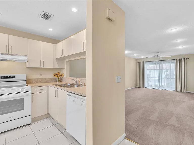 299 NW 36th Ave — Photo 9