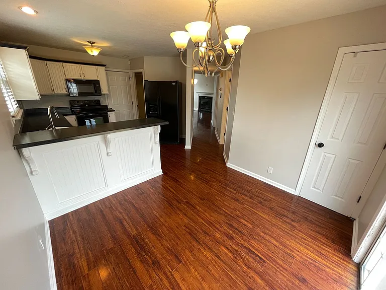 6015 Mercury Dr — Photo 16
