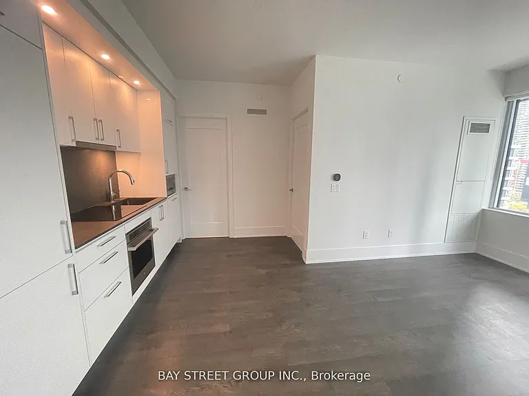 470 Front St W #1010 — Photo 4